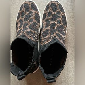 Ankle bootie size 6